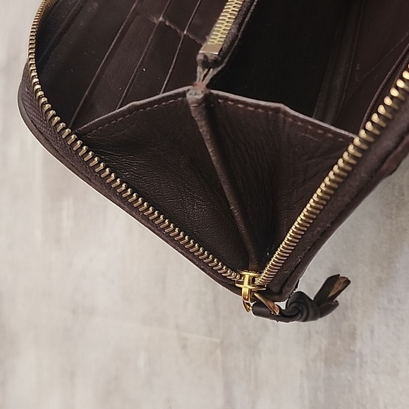 Bottega Veneta Round Long Wallet Intrecciato Dark Brown Leather Zippy Wallet! - Picture 12 of 16